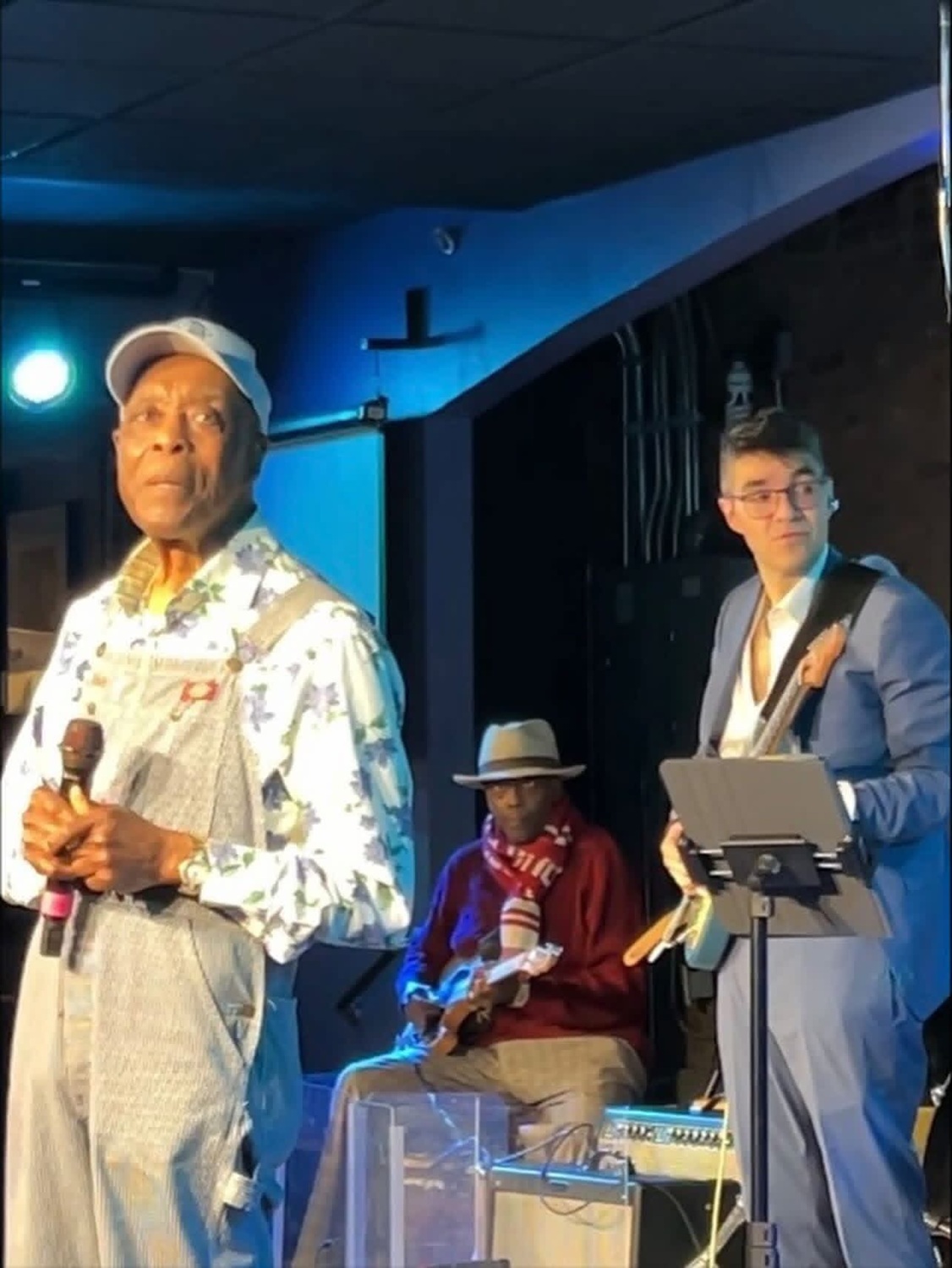 Músico chileno Nico Barberan comparte escenario con Buddy Guy en Estados Unidos